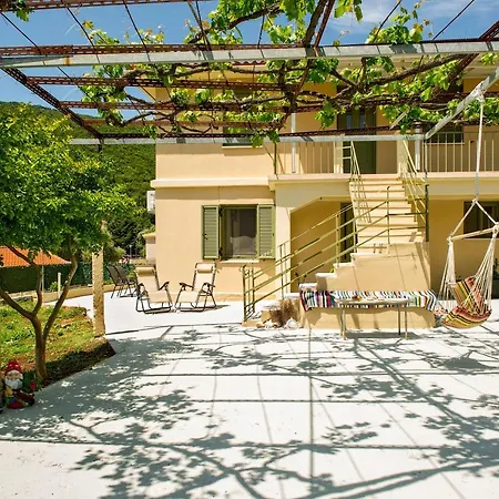 Apartmán Garbis Garden View Valsamata Exteriér fotografie